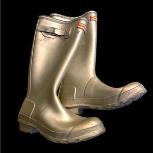 Hunter Wellington boots size 8. Silver.